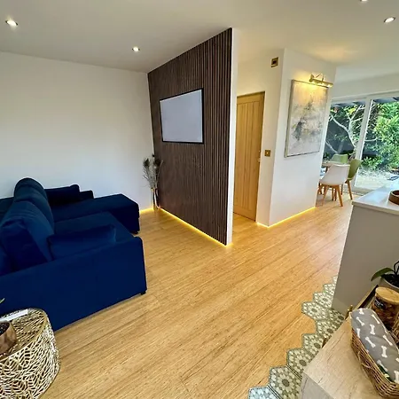 Luxurious In Yorkshire With Parking 펜션